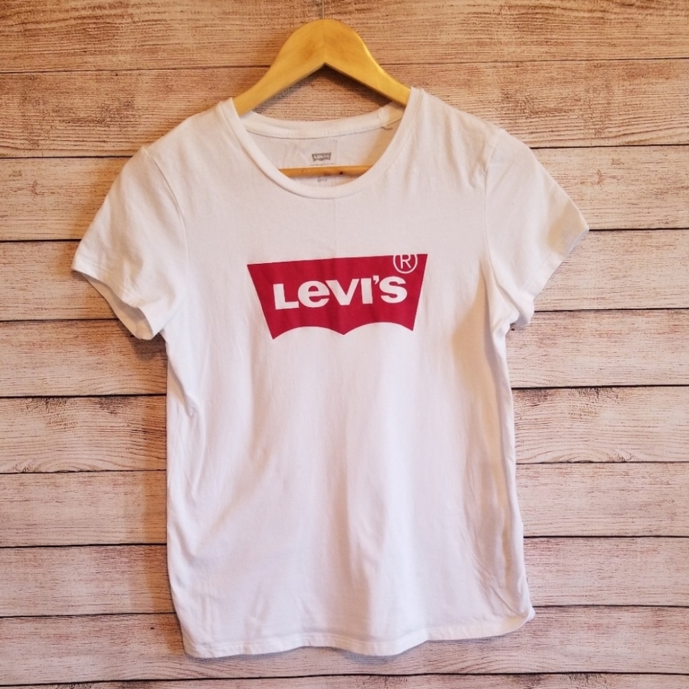 levi's tshirt